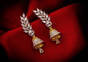 Here Is A Very Pretty Pair Of Delicate And Elegant Looking Earring Set In Golden Color. It Has Pretty Unique pattern With Attractive Diamond Work. You can Pair This Even With Simple Attire As Well As A Heavy One. This Pretty Evergreen Design Compliments Any Kind Of Attire You Wear.?