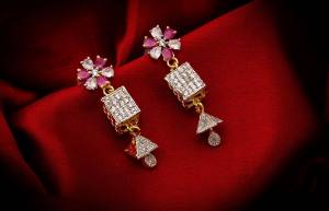 Here Is A Very Pretty Pair Of Delicate And Elegant Looking Earring Set In Golden Color. It Has Pretty Unique pattern With Attractive Diamond Work. You can Pair This Even With Simple Attire As Well As A Heavy One. This Pretty Evergreen Design Compliments Any Kind Of Attire You Wear.?