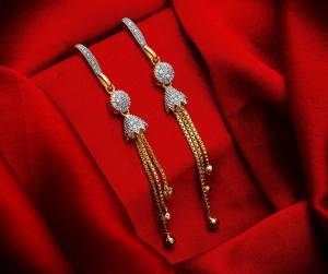 Here Is A Very Pretty Pair Of Simple And Elegant Looking Earring Set In Golden Color. It Has Pretty Unique pattern With Attractive Diamond Work. You can Pair This Even With Simple Attire As Well As A Heavy One. This Pretty Evergreen Design Compliments Any Kind Of Attire You Wear