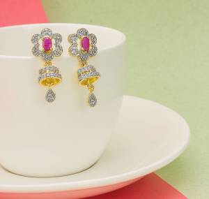 Here Is A Lovely Patterned Designer Earrings Set Is Here In Golden?Color Beautified With Attractive Diamond Work. It IS Pretty Light Weight And Easy To Carry Throughout The Gala. Buy Now.