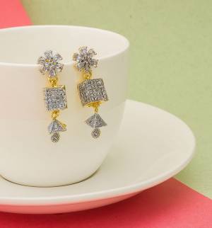 Here Is A Lovely Patterned Designer Earrings Set Is Here In Golden?Color Beautified With Attractive Diamond Work. It IS Pretty Light Weight And Easy To Carry Throughout The Gala. Buy Now.