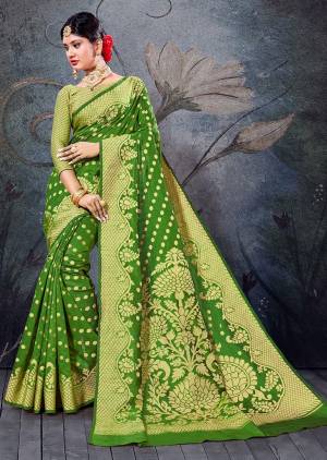 Simple And Elegant Looking Saree Is Here In Green Color For Your Semi-Casual Wear, This Pretty Saree and Blouse Are Fabricated On Handloom Cotton Beautified With Weave. It Is Light Weight And Easy To Carry All Day Long. 