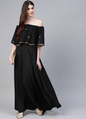 Grab This Readymade Long Kurti In Black Color Fabricated On Crepe Beautified With Foil Prints. It Is Light In Weight And Easy To Carry All Day Long. 