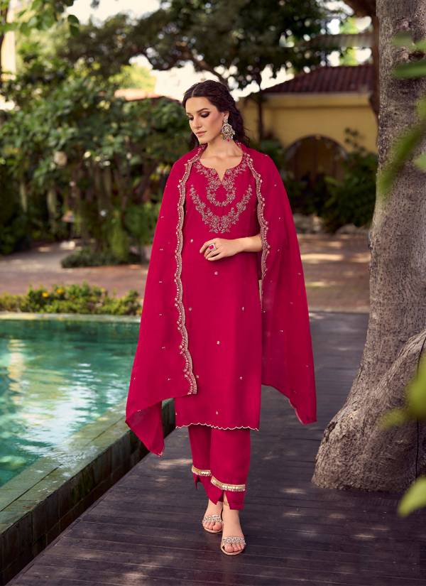 Deep Maroon Resham Thread Velvet 3 Piece Pakistani Suit