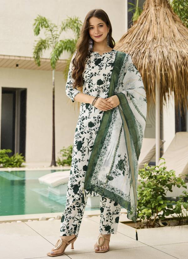 Golden Ivory Resham Thread Velvet Lawn Pakistani Suit