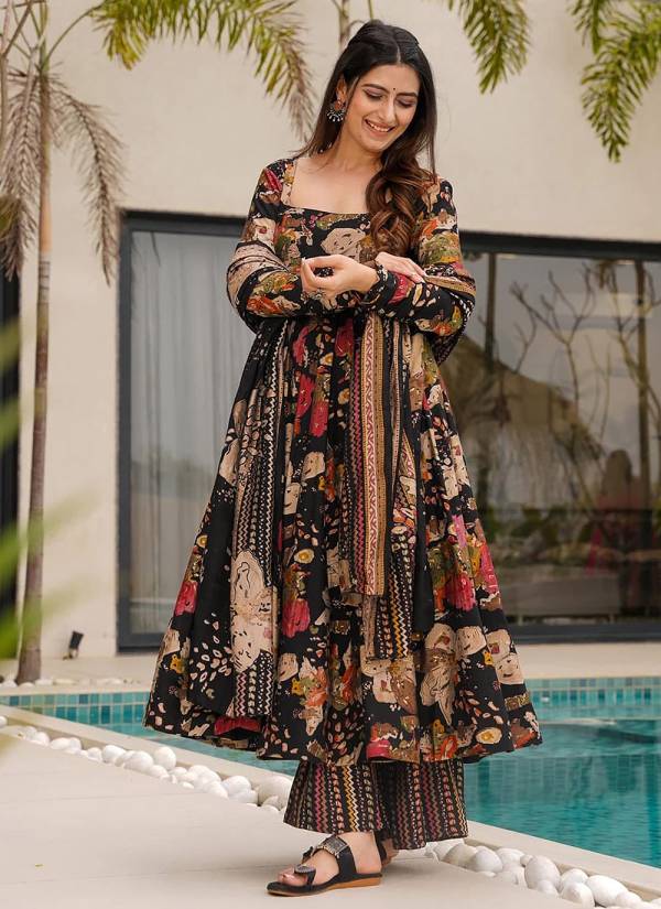 Off White Hand Block Printed Georgette 3 Piece Pakistani Suit